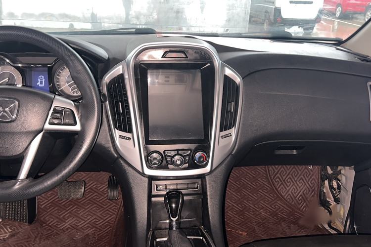 Used JMC Yusheng S350 2013 2.4T Automatic 2WD Diesel Luxury Edition 5 Seats Interior 3
