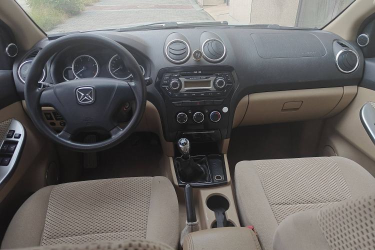 Used JMC Yusheng S350 2013 2.4T Two-Wheel-Drive Special Edition Interior 3
