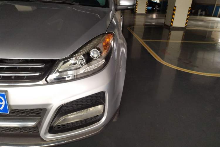 Used JMC Yusheng S350 2013 2.4T Automatic 2WD Diesel Ultra-Luxury 5-Seater Left Front Headlight