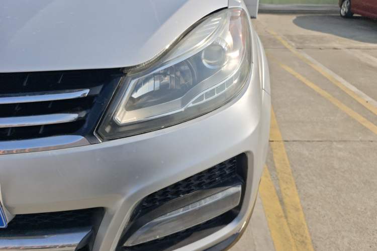 Used JMC Yusheng S350 2013 2.4T Automatic 2WD Diesel Luxury Edition 5 Seats Left Front Headlight