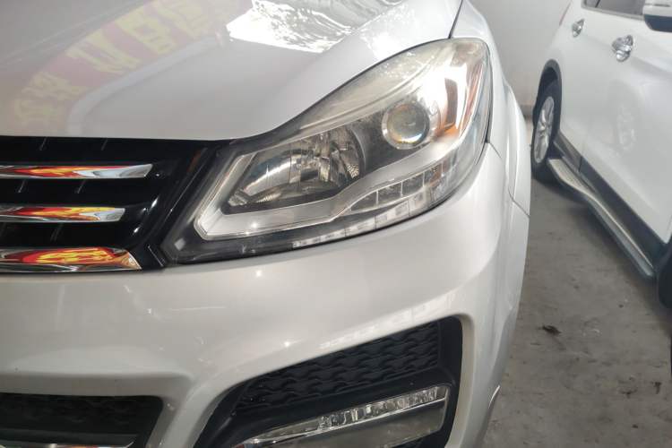 Used JMC Yusheng S350 2013 2.4T Automatic 2WD Diesel Luxury Edition 5 Seats Left Front Headlight
