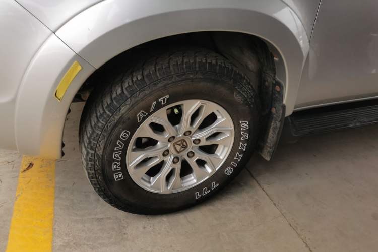 Used JMC Yusheng S350 2013 2.4T Two-Wheel-Drive Special Edition Left Front Wheel Hub