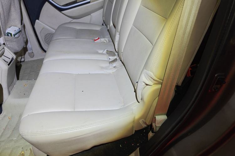Used JMC Yusheng S350 2013 2.4T Manual Two-Wheel Drive Diesel Ultra-Luxury 5-Seater Left Rear Seat