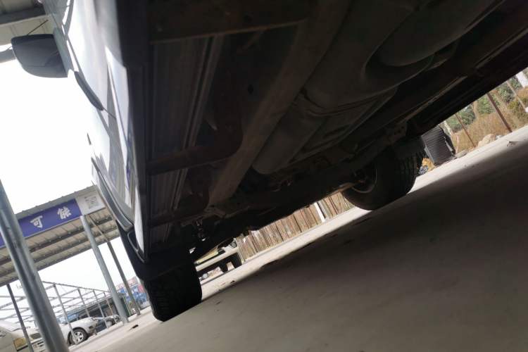 Used JMC Yusheng S350 2013 2.4T Two-Wheel-Drive Special Edition Left Side Sill