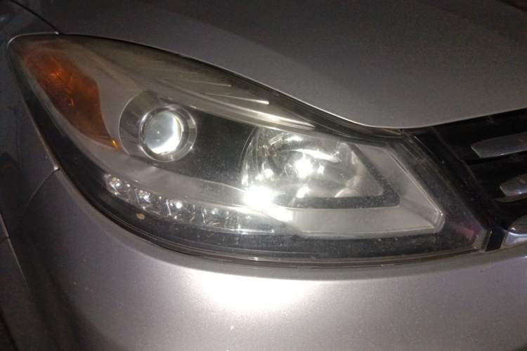 Used JMC Yusheng S350 2013 2.4T Automatic 2WD Diesel Ultra-Luxury 5-Seater Right Front Headlight