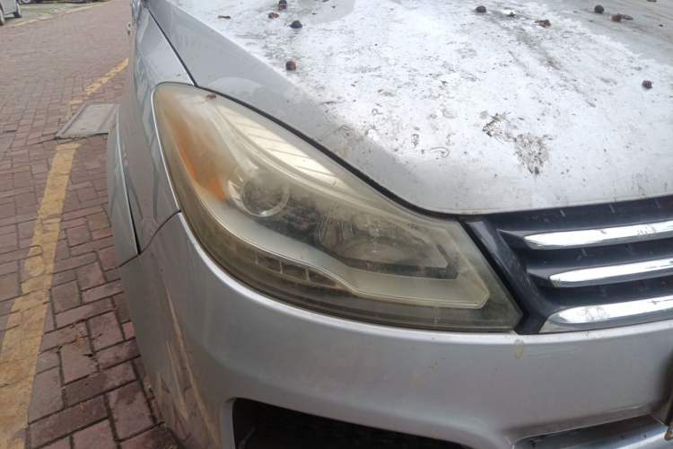Used JMC Yusheng S350 2013 2.4T Automatic 2WD Diesel Ultra-Luxury 5-Seater Right Front Headlight