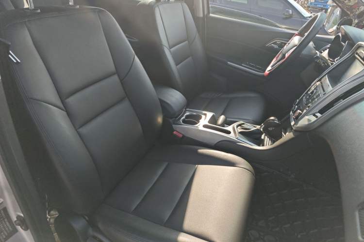 Used JMC Yusheng S350 2013 2.4T Automatic 2WD Diesel Luxury Edition 5 Seats Right Front Seat