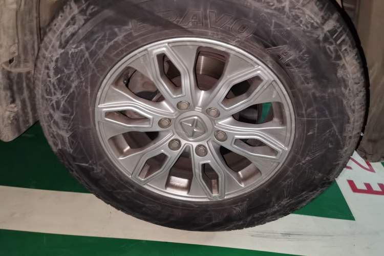Used JMC Yusheng S350 2013 2.4T Automatic 2WD Diesel Luxury Edition 5 Seats Right Front Wheel Hub