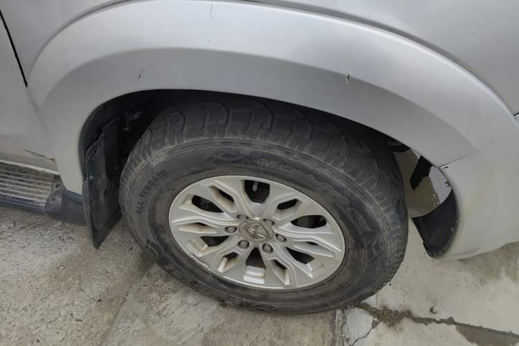 Used JMC Yusheng S350 2013 2.4T Two-Wheel-Drive Special Edition Right Front Wheel Hub