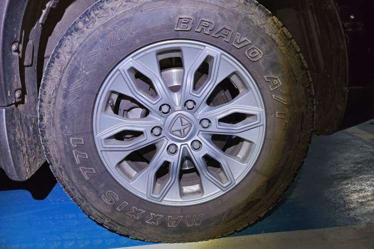 Used JMC Yusheng S350 2013 2.4T Manual Two-Wheel Drive Diesel Ultra-Luxury 5-Seater Right Front Wheel Hub