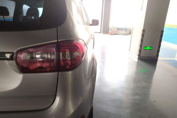 Used JMC Yusheng S350 2013 2.4T Automatic 2WD Diesel Ultra-Luxury 5-Seater Right Rear Taillight