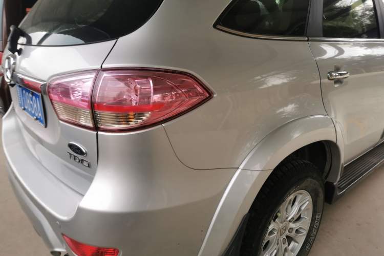 Used JMC Yusheng S350 2013 2.4T Two-Wheel-Drive Special Edition Right Rear Taillight