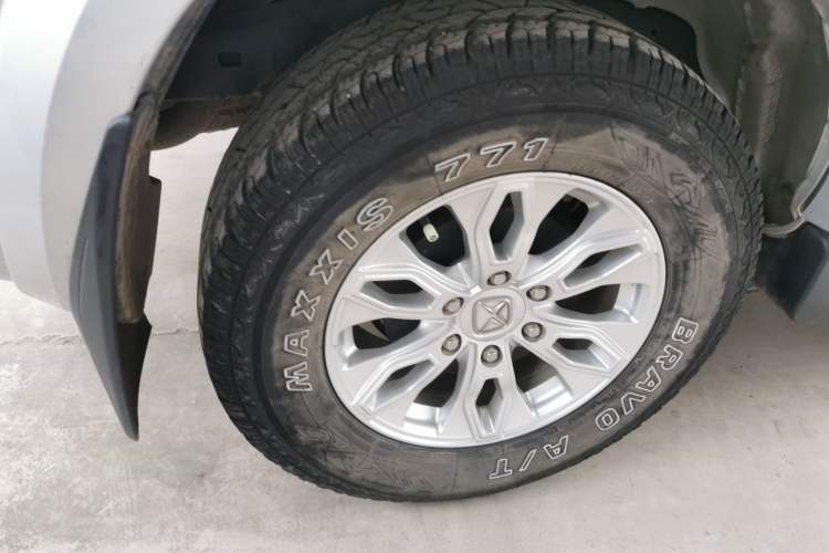 Used JMC Yusheng S350 2013 2.4T Two-Wheel-Drive Special Edition Right Rear Wheel Hub