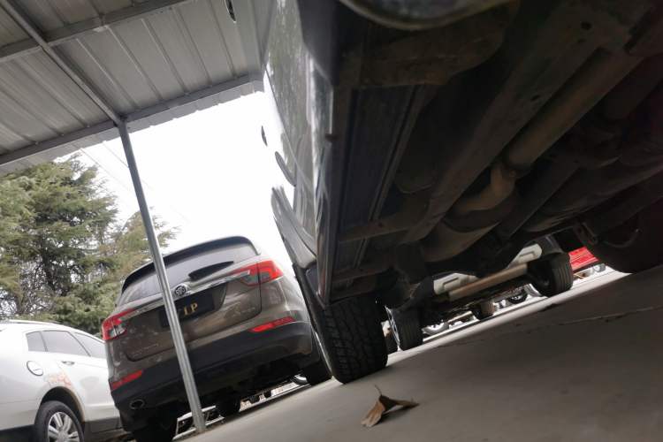 Used JMC Yusheng S350 2013 2.4T Two-Wheel-Drive Special Edition Right Side Sill