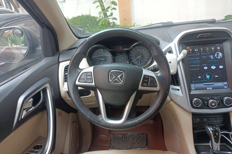 Used JMC Yusheng S350 2013 2.4T Automatic 2WD Diesel Luxury 7-Seater Steering Wheel