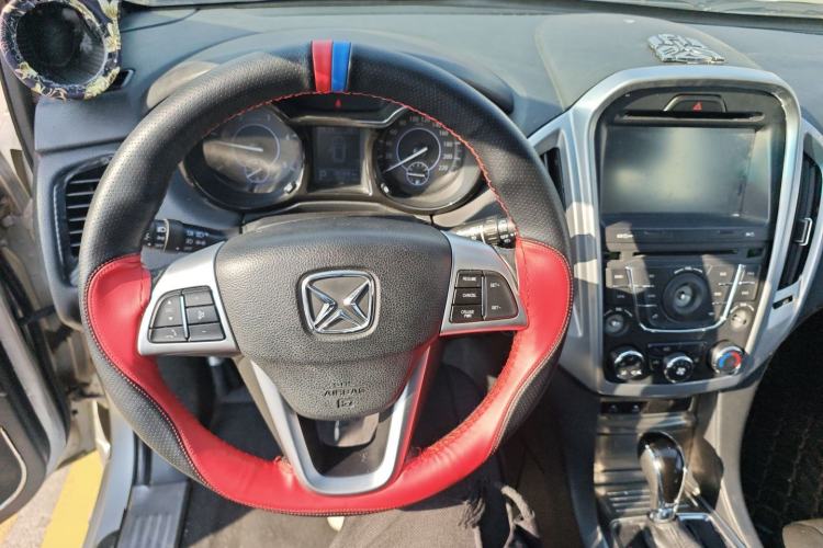 Used JMC Yusheng S350 2013 2.4T Automatic 2WD Diesel Luxury Edition 5 Seats Steering Wheel