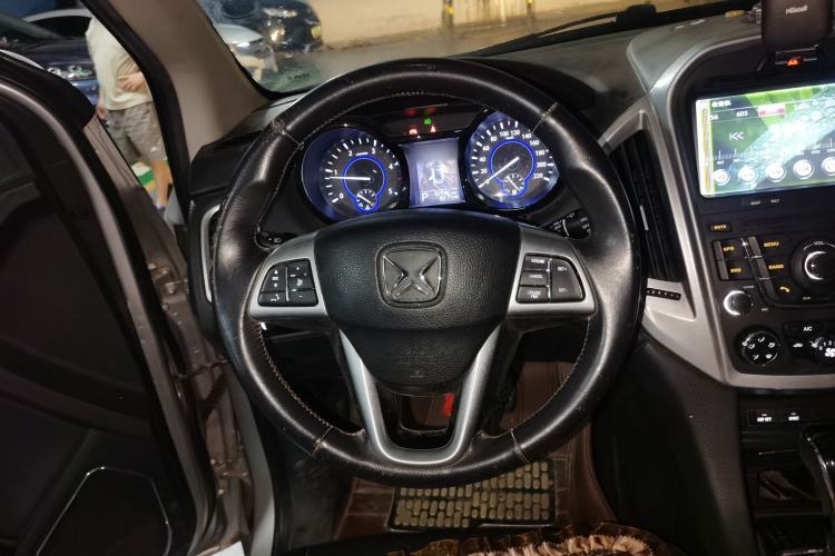 Used JMC Yusheng S350 2013 2.4T Automatic 2WD Diesel Luxury Edition 5 Seats Steering Wheel