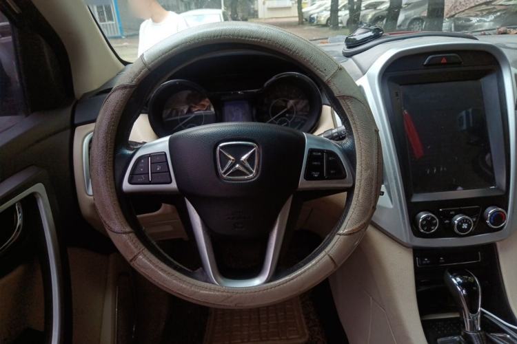 Used JMC Yusheng S350 2013 2.4T Automatic 2WD Diesel Ultra-Luxury 5-Seater Steering Wheel