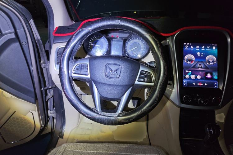Used JMC Yusheng S350 2013 2.4T Manual Two-Wheel Drive Diesel Ultra-Luxury 5-Seater Steering Wheel