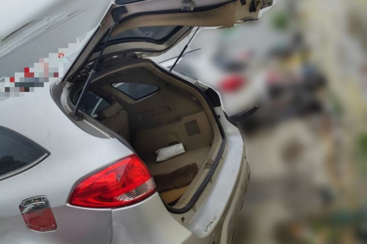 Used JMC Yusheng S350 2013 2.4T Two-Wheel-Drive Special Edition Trunk