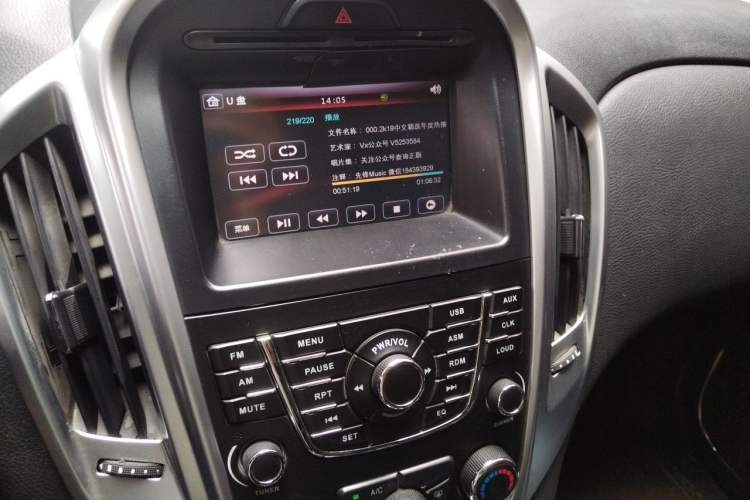Used JMC Yusheng S350 2013 2.4T Manual 4x4 Diesel Luxury Edition 5 Seats Audio And AC Panel
