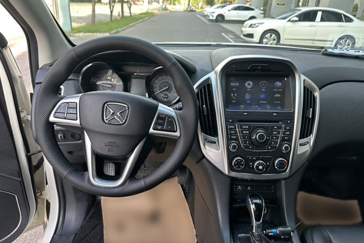 Used JMC Yusheng S350 2013 2.4T Automatic 2WD Diesel Luxury Edition 5 Seats Audio And AC Panel