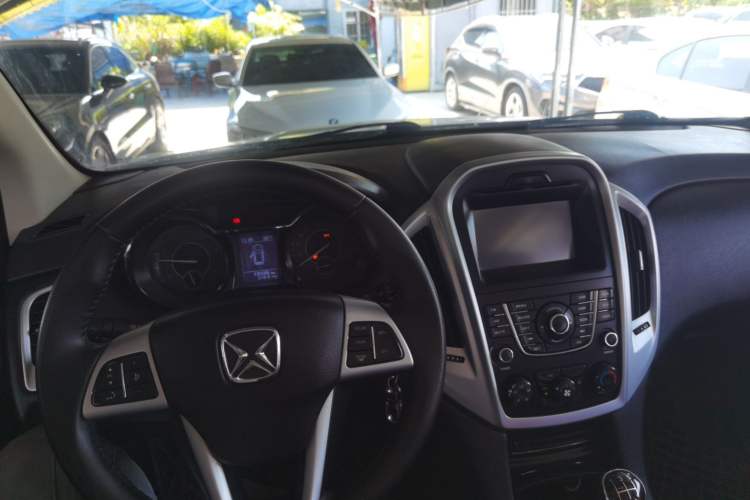 Used JMC Yusheng S350 2013 2.4T Manual 4x4 Diesel Luxury Edition 5 Seats Center Console