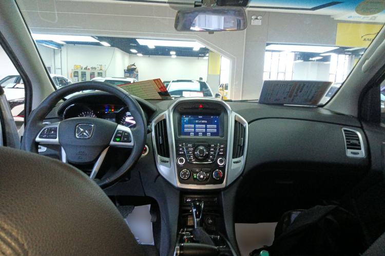 Used JMC Yusheng S350 2013 2.4T Automatic 2WD Diesel Luxury Edition 5 Seats Center Console