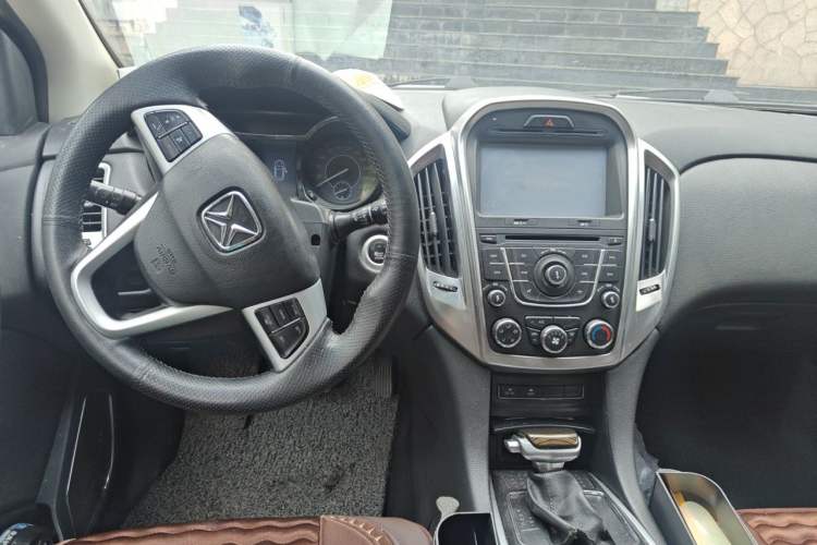 Used JMC Yusheng S350 2013 2.4T Automatic 2WD Diesel Luxury Edition 5 Seats Center Console