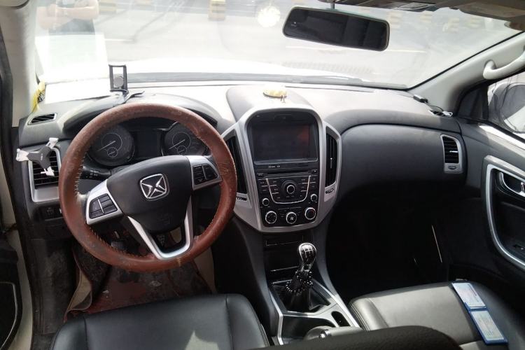 Used JMC Yusheng S350 2013 2.4T Manual Two-Wheel Drive Diesel Luxury Edition 5 Seats Center Console