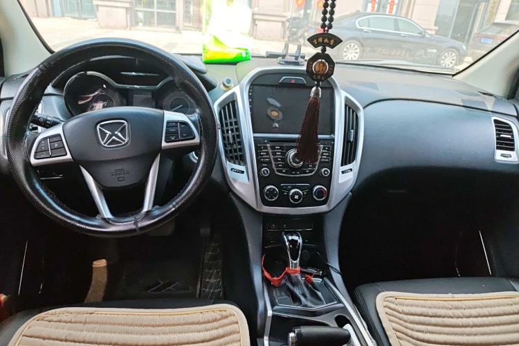 Used JMC Yusheng S350 2013 2.4T Automatic 4x4 Diesel Luxury 5-Seater Center Console