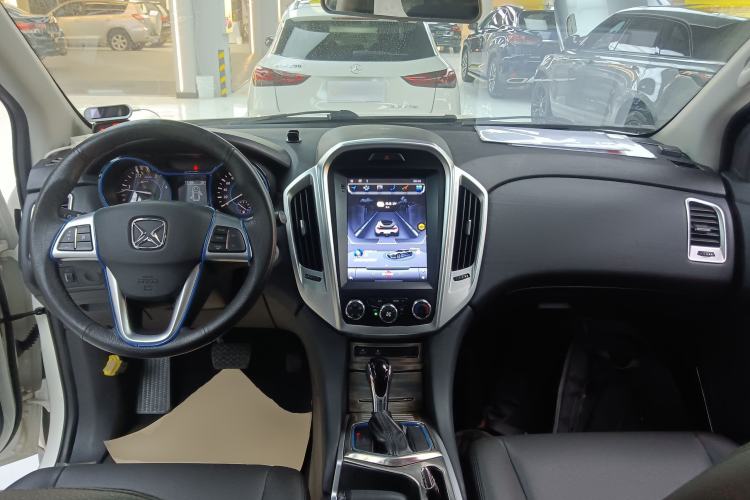 Used JMC Yusheng S350 2013 2.4T Automatic 2WD Diesel Ultra-Luxury 7-Seater Center Console