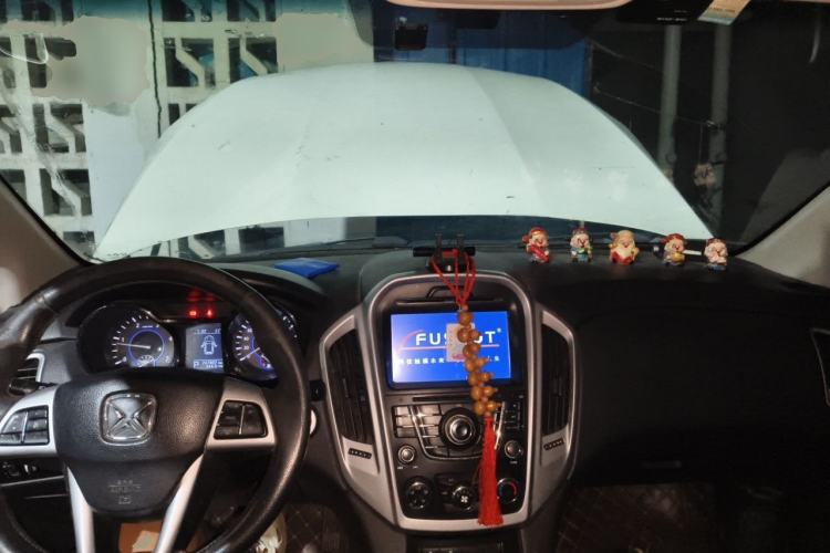 Used JMC Yusheng S350 2013 2.4T Automatic 2WD Diesel Luxury Edition 5 Seats Center Console