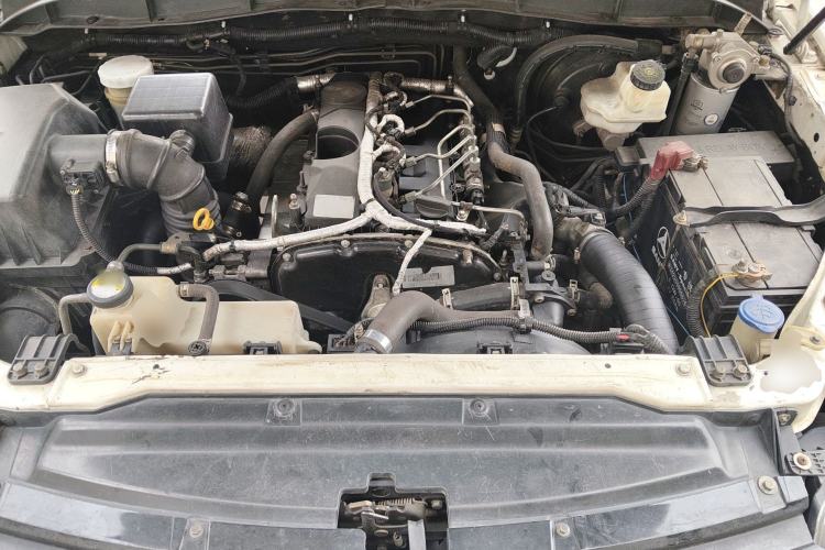 Used JMC Yusheng S350 2013 2.4T Automatic 2WD Diesel Luxury Edition 5 Seats Engine Bay