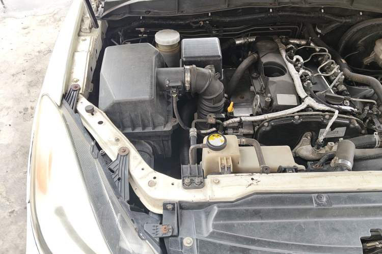 Used JMC Yusheng S350 2013 2.4T Automatic 2WD Diesel Luxury Edition 5 Seats Engine Bay Right