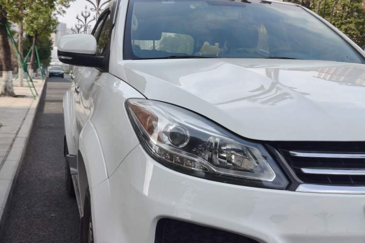 Used JMC Yusheng S350 2013 2.4T Manual Two-Wheel Drive Diesel Luxury 7-Seater Exterior 2