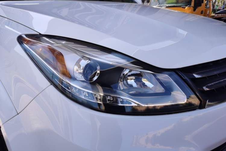 Used JMC Yusheng S350 2013 2.4T Automatic 2WD Diesel Luxury Edition 5 Seats Exterior 5
