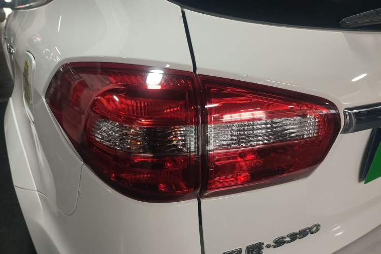 Used JMC Yusheng S350 2013 2.4T Automatic 2WD Diesel Luxury Edition 5 Seats Exterior 5