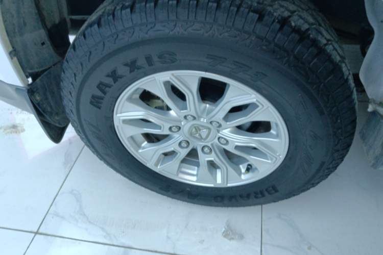 Used JMC Yusheng S350 2013 2.4T Automatic 2WD Diesel Luxury Edition 5 Seats Exterior 5