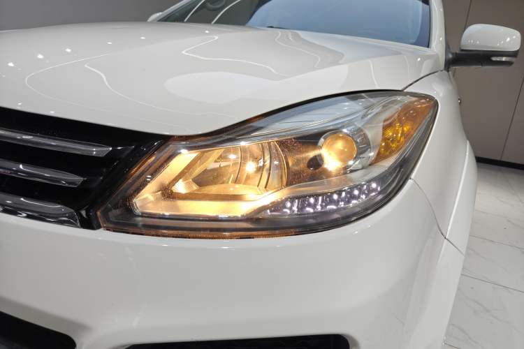 Used JMC Yusheng S350 2013 2.4T Automatic 2WD Diesel Luxury Edition 5 Seats Exterior 6
