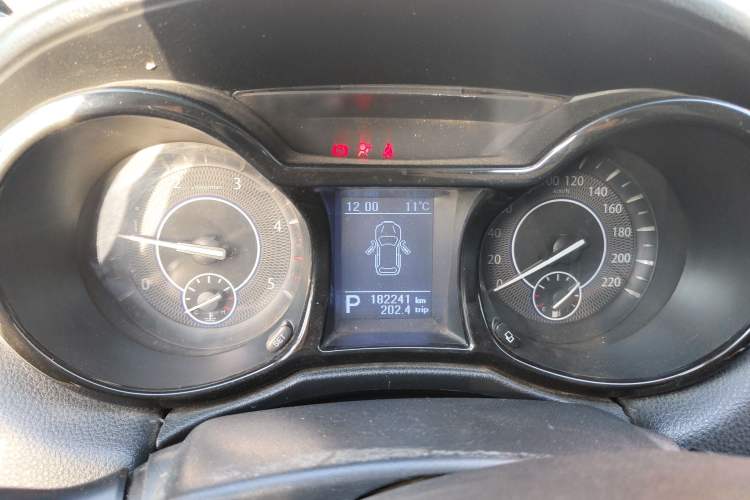 Used JMC Yusheng S350 2013 2.4T Automatic 2WD Diesel Luxury Edition 5 Seats Instrument Cluster