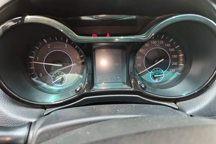 Used JMC Yusheng S350 2013 2.4T Automatic 4x4 Diesel Luxury 5-Seater Instrument Cluster