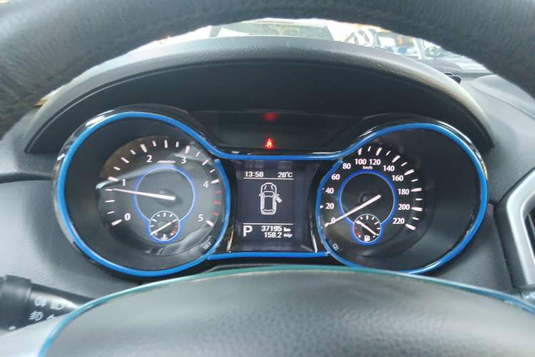Used JMC Yusheng S350 2013 2.4T Automatic 2WD Diesel Ultra-Luxury 7-Seater Instrument Cluster