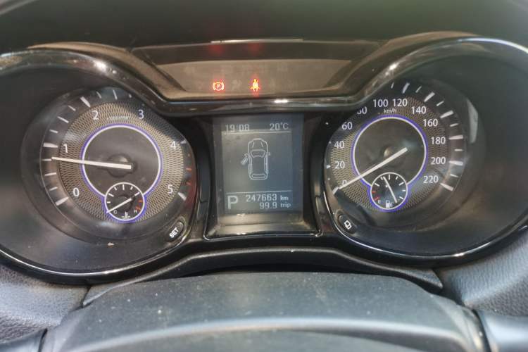 Used JMC Yusheng S350 2013 2.4T Automatic 2WD Diesel Luxury Edition 5 Seats Instrument Cluster
