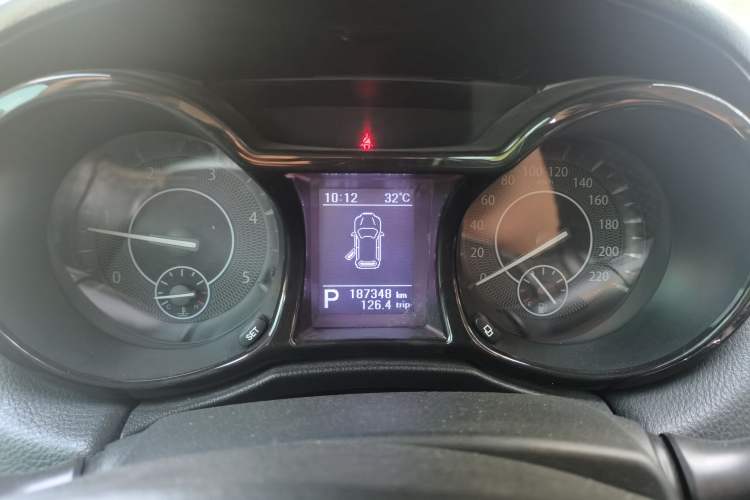 Used JMC Yusheng S350 2013 2.4T Automatic 4x4 Diesel Luxury 5-Seater Instrument Cluster