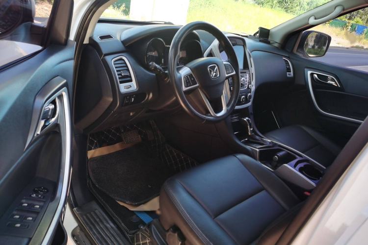 Used JMC Yusheng S350 2013 2.4T Automatic 2WD Diesel Luxury Edition 5 Seats Interior 1