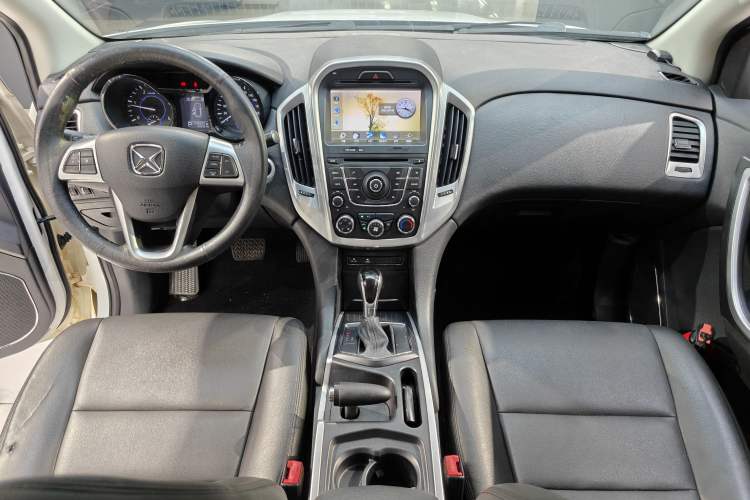 Used JMC Yusheng S350 2013 2.4T Automatic 2WD Diesel Luxury Edition 5 Seats Interior 1
