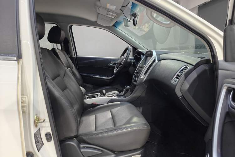 Used JMC Yusheng S350 2013 2.4T Automatic 2WD Diesel Luxury Edition 5 Seats Interior 10