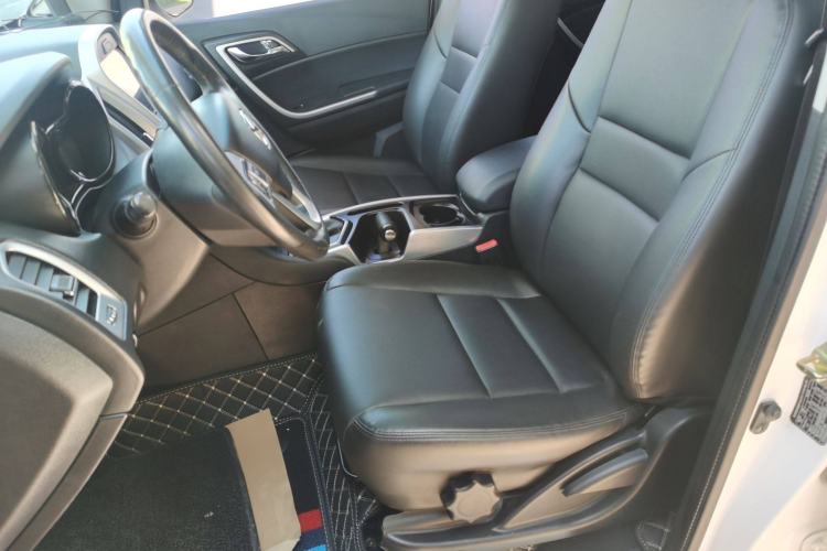 Used JMC Yusheng S350 2013 2.4T Automatic 2WD Diesel Luxury Edition 5 Seats Interior 2