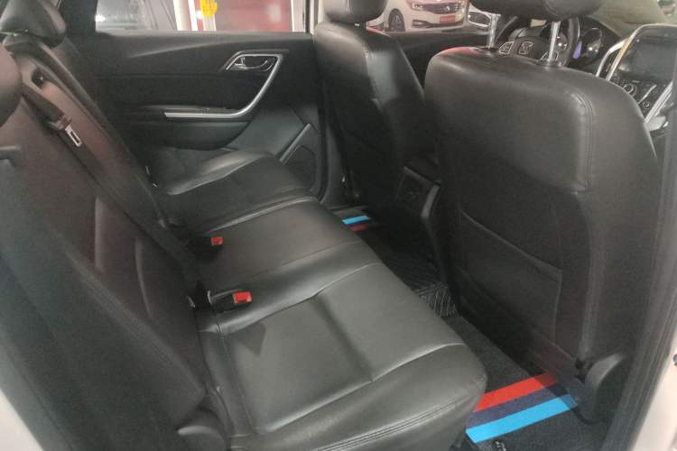 Used JMC Yusheng S350 2013 2.4T Automatic 2WD Diesel Luxury Edition 5 Seats Interior 2